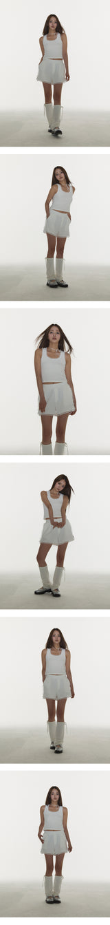 CUTE SHORTS IN WHITE