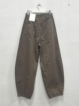 CURVED TUCK BALLOON PANTS (2C)