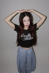 Short-sleeved cropped T-shirt with coloring lettering