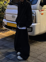 カーブドバルーンスウェットパンツ