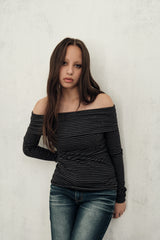st off shoulder t (black)