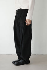 volume curved corduroy pants