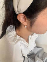 Mini pearl drop earrings