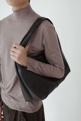 weave center shoulder bag