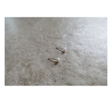 Tiny flat pearl earrings (silver925)