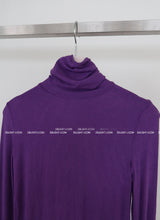 ビビッドスリムフィットタートルネックTシャツ