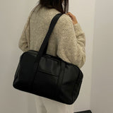 Oat pocket leather shoulder bag [Black color only]