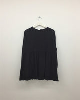 Ontz バックボタンフリルブラウス (2color)