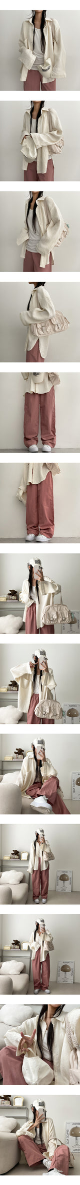 An B-Pocket Shoulder Bag