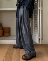 Hounds three-tuck wide slacks