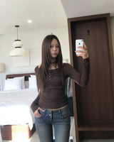 Brown shirring button T
