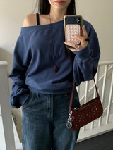 [MADE] Stern hip-to-way off-shoulder sweatshirt