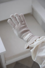Orb frilly gloves (mute beige)