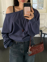 [MADE] Stern hip-to-way off-shoulder sweatshirt