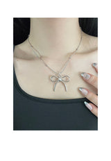 Ribbon ball necklace