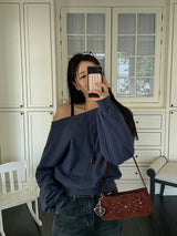 [MADE] Stern hip-to-way off-shoulder sweatshirt