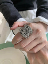 ボールド シルバー ライン ボール タッセル リング