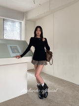 Black hole off-shoulder long-sleeved knitwear