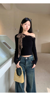 Leopard scarf unbalanced off-shoulder knitwear