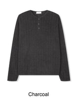 メンドフィンガーホールヘンリーネックニットロングスリーブ