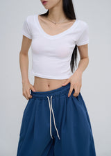 [U-BASIC] Soft cotton V-neck cropped T-shirt