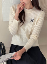 ジェノリボン刺繍ケーブルニット