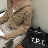 [BELLIDE MADE] Cable knit zip-up with pendant