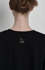 [mnem] olive print oversized t-shirt (black)