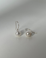 Sunday pearl earring (silver)
