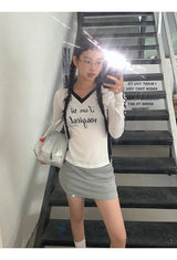 V-neck sporty black line long-sleeved shirt