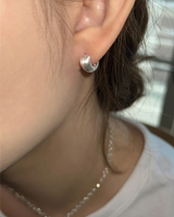 Pale earring (silver)