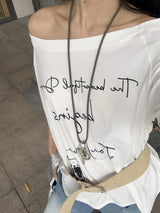 Lettering one-shoulder off-shoulder overfit short-sleeved T-shirt