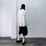 サイドスタッデッドプリテッドバギーショーツ