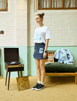 スカイブルークラシックビッグロゴクルーネックホワイトショートスリーブTシャツ [Unisex]