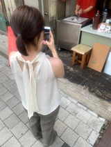Glam sleeveless blouse