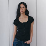 C SCOOP NECK BUTTON FRONT T-SHIRT_BLACK