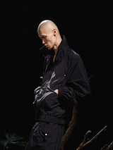 RELABEL 24AW バグオウンドフォーム ブラック ハーフハイスタンドアップカラー バットスリーブシルエットプリントジャケット