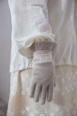 Orb frilly gloves (mute beige)
