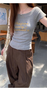 イエロークリームオフショルダーショートスリーブニットTシャツ