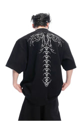 エンブロイダードスパイングラフィックTシャツ