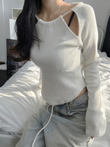 (UNIQUE + HIP / DELICATE 🤍🩶 / YEAR-END LOOK / CASUAL) BACK POINT + THREE-HOLE LIP U-NECK SLIT TOP