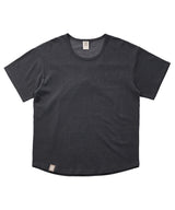 EエッセンシャルプリーツUネック 1/2 Tシャツ (Charcoal)