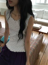 Uta Wavy Flower Punching Layered Sleeveless