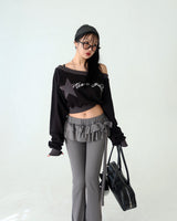 Star patch off-shoulder cropped sweatshirt