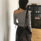 ユーヴワンオフショルダーボタンスリットTシャツ