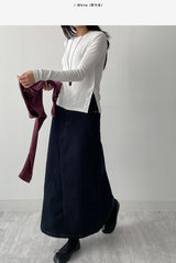 One-slit button tension t-shirt