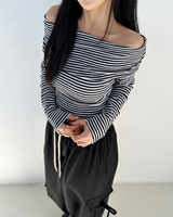 KOREAN MADE💝HIGH QUALITY💝 ストライプオフショルダーロングスリーブTシャツ