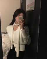 [BELLIDE MADE] Metallic charm V-neck cardigan with tie