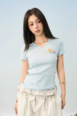 3D ヤーンフラワーVネックTシャツ