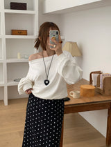 [MADE] Stern hip-to-way off-shoulder sweatshirt